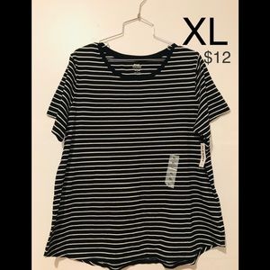 Old navy black and white striped t shirt